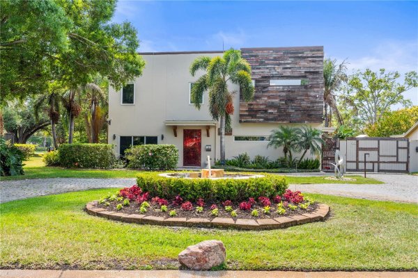 2520 GOMAZ Way ST PETERSBURG, FL 33712