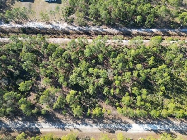 707 LAGUNA Dr INDIAN LAKE ESTATES, FL 33855