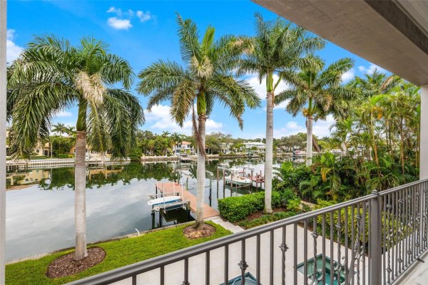 851 BRIGHTWATERS Blvd ST PETERSBURG, FL 33704