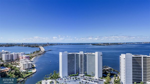 555 QUAY Cmn #1804 SARASOTA, FL 34236