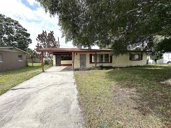 2722 W OAK St KISSIMMEE, FL 34741