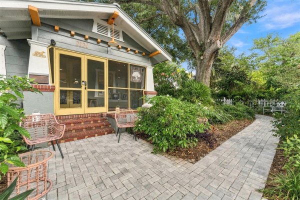 2121 DARTMOUTH Ave ST PETERSBURG, FL 33713
