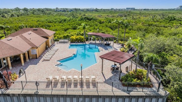 4307 BAYSIDE Vlg Dr #201 TAMPA, FL 33615