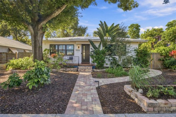 1926 BURLINGTON Ave ST PETERSBURG, FL 33713