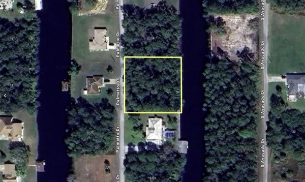 18 PALMETTO Dr INDIAN LAKE ESTATES, FL 33855