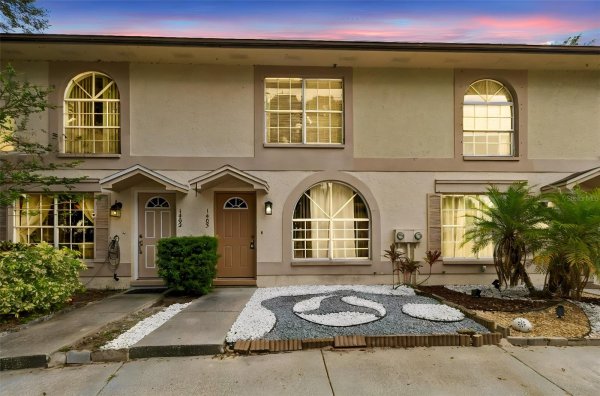 1403 BRIGADOON Dr CLEARWATER, FL 33759