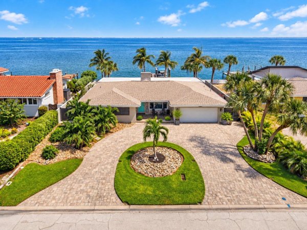 2480 E BAY Isle Dr ST PETERSBURG, FL 33705