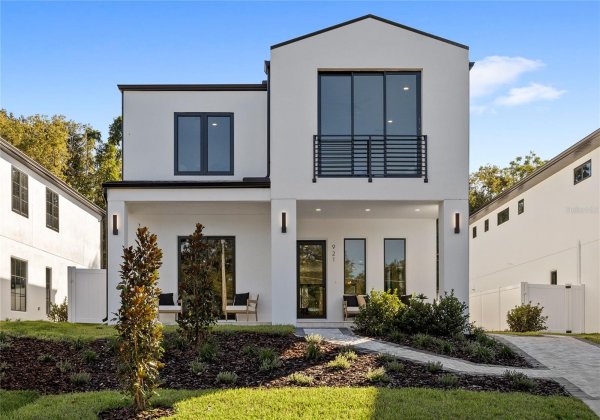 921 Lk EMERALD Dr ORLANDO, FL 32806