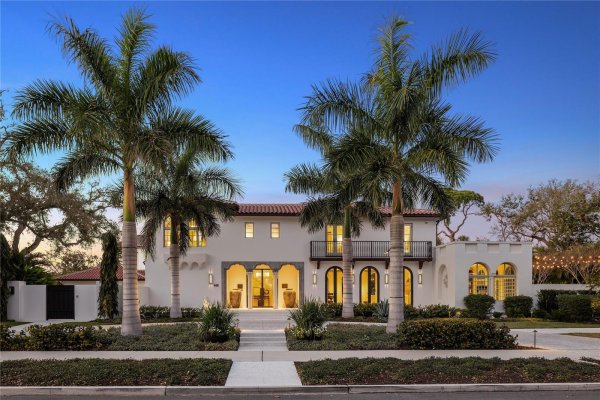 416 BRIGHTWATERS Blvd ST PETERSBURG, FL 33704