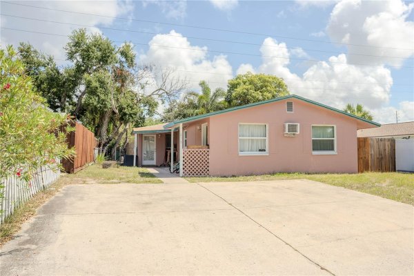 638 DOGWOOD Ct DUNEDIN, FL 34698