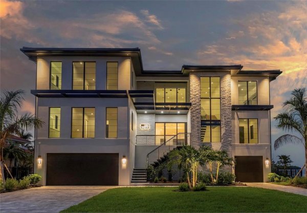 2081 MICHIGAN Ave ST PETERSBURG, FL 33703