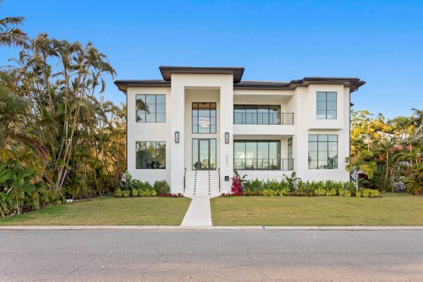 337 COFFEE POT Dr ST PETERSBURG, FL 33704