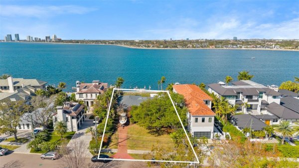 62 ADALIA Ave TAMPA, FL 33606