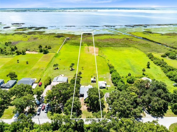 2541 RIDGEWAY Dr KISSIMMEE, FL 34746