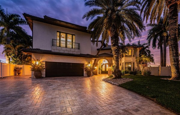 7800 9TH Ave ST PETERSBURG, FL 33707