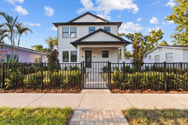 1025 MELROSE Ave ST PETERSBURG, FL 33705