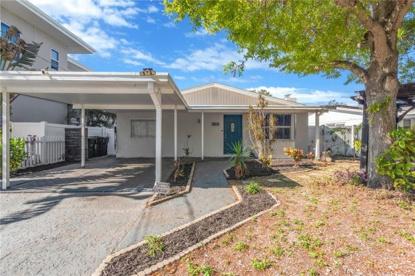 6305 S SELBOURNE Ave TAMPA, FL 33611