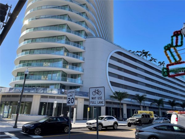 400 CENTRAL Ave #1804 ST PETERSBURG, FL 33701