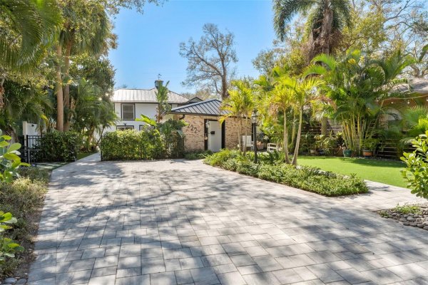 222 11TH Ave ST PETERSBURG, FL 33701