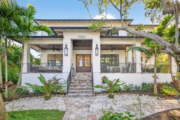 1936 COFFEE POT Blvd ST PETERSBURG, FL 33704